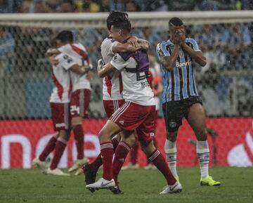 El equipo argentino logró darle vuelta a un 2-0 en contra de visitante y accedió a la final del torneo internacional, con un gol del delantero colombiano.