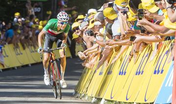 Fabio Aru se exhibe en las rampas de La Planche de Belles Filles.