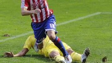 <b>DECISIVO. </b>David Rodríguez anotó el primer gol del Sporting, tras una perfecta asistencia de Carmona.