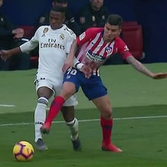 Iturralde vio falta previa al gol de Griezmann y penalti a Morata, pero el VAR no debe entrar
