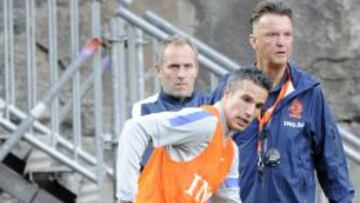 Louis Van Gaal y Robin Van Persie en el entrenamiento de Holanda.