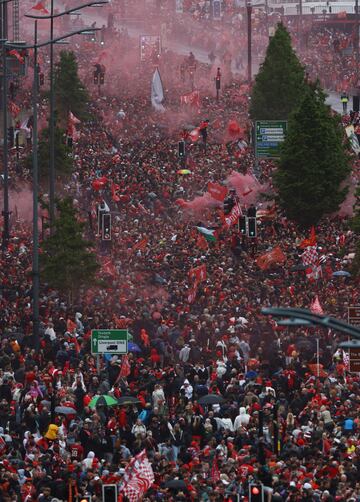 La ciudad de Liverpool volcada con el conjunto Red tras conseguir el vigsimo titulo de liga de su historia.