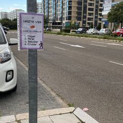 El lugar de Madrid en el que piden cruzar con un ladrillo el paso de peatones