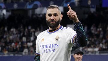 Karim Benzema celebra la clasificación del Real Madrid para la final de la Champions tras eliminar al Manchester City en el Bernabéu.