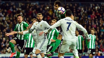 El as en la manga de Zinedine Zidane, la estrategia a bal&oacute;n parado.