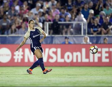 Es titular con el vigente campeón de la NWSL, y tuvo una participación sobresaliente junto al resto de sus compañeras de la selección, pues se fueron invictas durante el 2018.