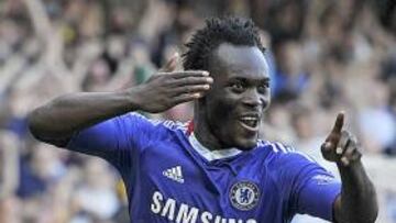 <b>SE REÚNE CON MOU. </b>El técnico portugués fichó a Essien para el Chelsea en 2005 por 28 millones.