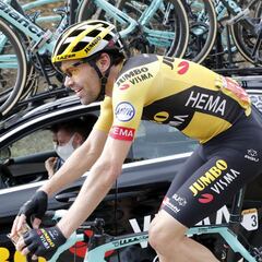 Tom Dumoulin dice adiós a la temporada tras ser atropellado mientras entrenaba
