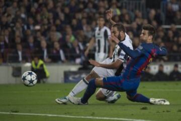 Higuaín y Piqué.