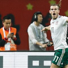 Bale se libera con Gales y marca un hat-trick para la historia