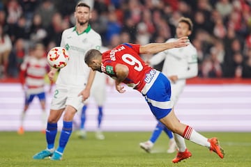 Momento en que Weissman anota el primero de los goles anulados,.