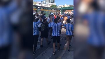 Aficionados toman las calles de Buenos Aires comenzando el festejo en cada esquina