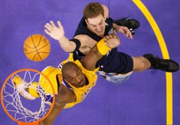 Pau dio al salto a la NBA en 2001 cuando fich¨® por Memphis Grizzlies, donde estuvo hasta 2008.