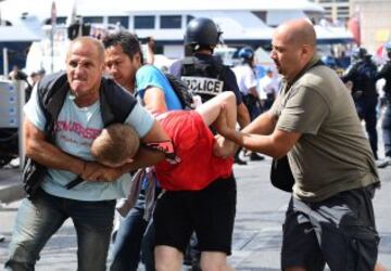 Brutal images of warring football fans in Marseille
