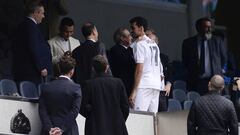 Arbeloa gifts Florentino signed shirt with dedication