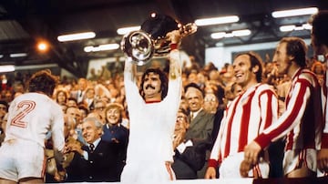 El legendario delantero alemán, Gerd Müller, falleció este domingo a los 75 años. Brilló en Bayern Múnich y se convirtió en el máximo goleador de la historia de la Bundesliga. Con su Selección ganó el Mundial de 1974.