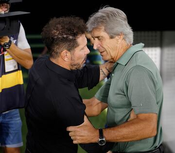 Diego Pablo Simeone y Manuel Pellegrini, entrenadores del Atlético de Madrid y Betis respectivamente.