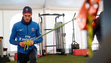 Cavani estará en el once inicial en el Bernabéu.