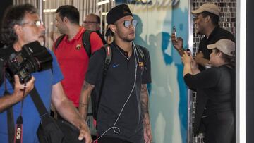 Neymar en el aeropuerto. 