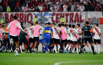 Tangana en el partido River-Boca.