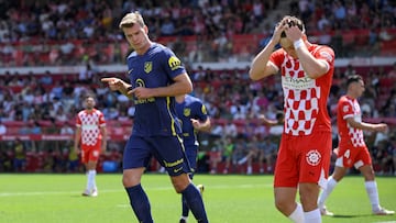 Atletico Madrid's Norwegian forward #09 Alexander Sorloth (R) celebrates scoring his team's first goal during the Spanish league football match between Girona FC and Club Athletic de Madrid at Montilivi Stadium in Girona, on May 25, 2025. (Photo by Josep LAGO / AFP)