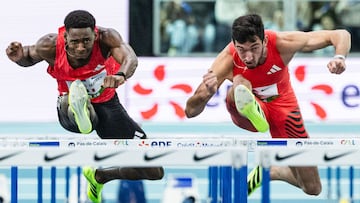 Quique Llopis, a la derecha, junto al francésJust Kwaou-Mathey en el mitin de Liévin (Francia), el pasado 19 de febrero.