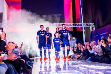 La U presenta camiseta que rememora el azul del '94