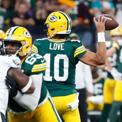 Jordan Love enciende alarmas en Packers por lesión en juego histórico en Brasil