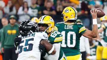 AMDEP6219. SAN PAULO (BRASIL), 06/09/2024.- Jordan Love de Packers pasa el balón este viernes, en un partido de la NFL entre Green Bay Packers y Philadelphia Eagles en el estadio Neo Química Arena en São Paulo. EFE/ Sebastiao Moreira