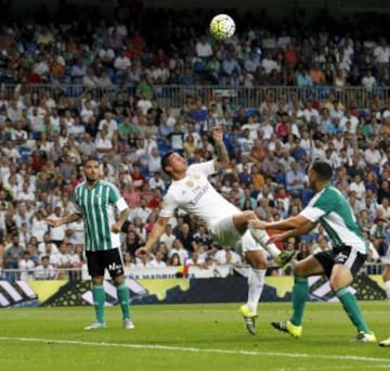 James Rodríguez brilla ante el Betis en la segunda fecha de la Liga BBVA