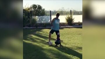 El vacile más tierno de Isco a su hijo con caño incluído