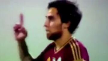 Jorge Valdivia explicó que el gesto fue hacia unos amigos.