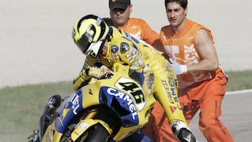 Valentino Rossi se cayó en Valencia 2006.