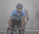 Valverde también está fino: 10º triunfo del año entre la niebla