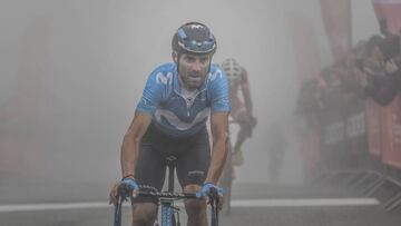 Valverde tambi¨¦n est¨¢ fino: 10? triunfo del a?o entre la niebla