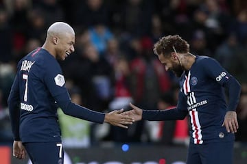 Mbappé with PSG team mate Neymar.