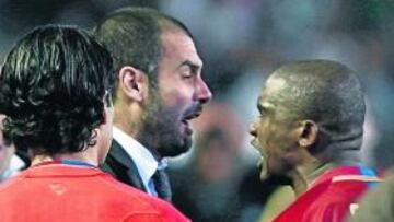 Pep Guardiola y Samuel Etoo.