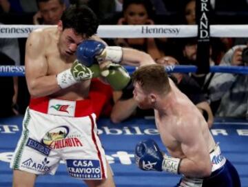 El dominio aplastante de Canelo sobre Chávez Jr. en imágenes