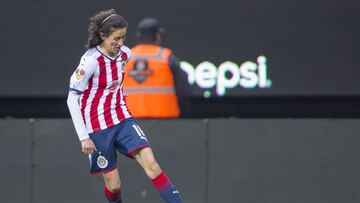 Tania Morales durante un partido de Chivas Femenil