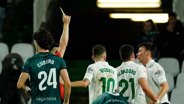 Saúl García, del Racing, tiene 4 tarjetas amarillas.