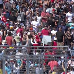 Alonso se subió a la grada con los aficionados tras abandonar