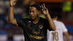 Ronaldinho en un partido amistoso.