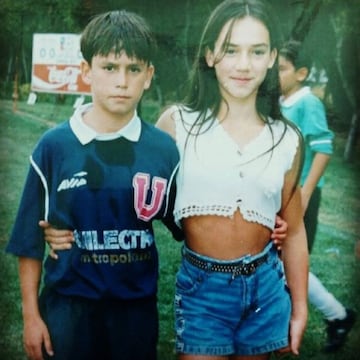 La primera etapa en la U la vivió desde pequeño, en juveniles. Siempre destacó como uno de los mejores de su generación. En la foto aparece junto a su hermana.