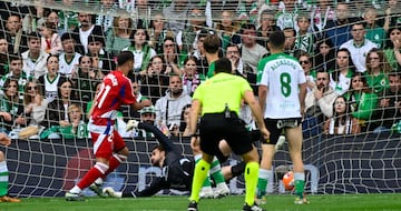 Abde Rebbach abrió el marcador en el primer minuto de juego.