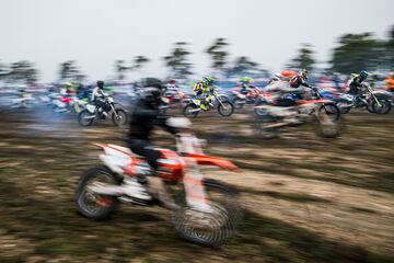 El Gotland Grand National es la carrera de endura m¨¢s grande del mundo con con 3300 pilotos participando este fin de semana. Se disputa en la isla de Gotland, una isla de Suecia situada en el mar B¨¢ltico, al este de la pen¨ªnsula Escandinava y al norte de Polonia.