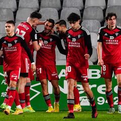 El Mirandés apuntilla a un Racing que cae en barrena