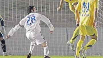 <b>PENALTI. </b>Estrada Fernández no señaló este claro penalti de De Quintana en el minuto 51 tras una jugada del madridista Mata.