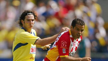 FUTBOL MEXICANO APERTURA 2005
MEXSPORT DIGITAL IMAGE
18 September 2005: Action photo of Duilio Davino of America (L) and Carlos Maria Morales of Tecos UAG (R) during week 8 game of the 2005 Torneo de Apertura./Foto de accion de Duilio Davino de America (I) y Carlos Maria Morales de Tecos UAG (D) durante juego de la semana 8 del Torneo de Apertura 2005. MEXSPORT/VICTOR STRAFFON