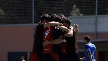 Los jugadores del Adarve celebran una nueva victoria en el Grupo I de la Segunda División B.