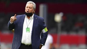 Vucetich pone su continuidad en manos de directiva de Chivas